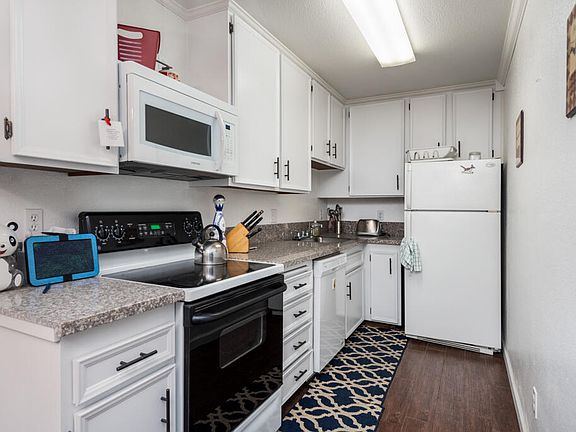5th image of 2810 N Arcadia Ct #114