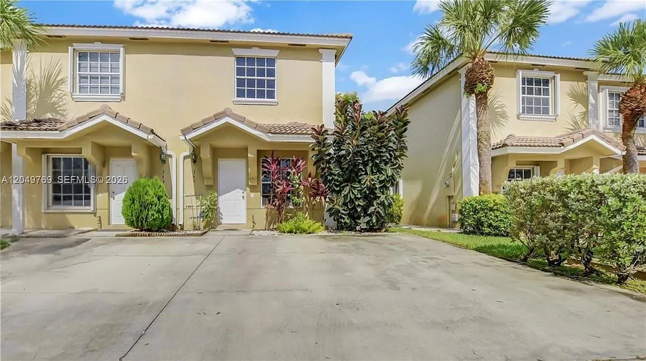 Pelican Pointe — Photo 3