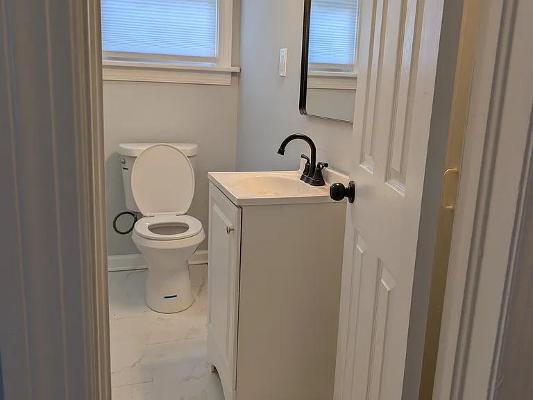 2105 Clarke St — Photo 5