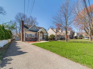 231 Woodland Ave, River Edge, NJ 07661
