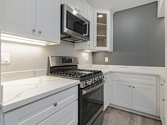 4th image of 2810 Pole Line Rd APT 3