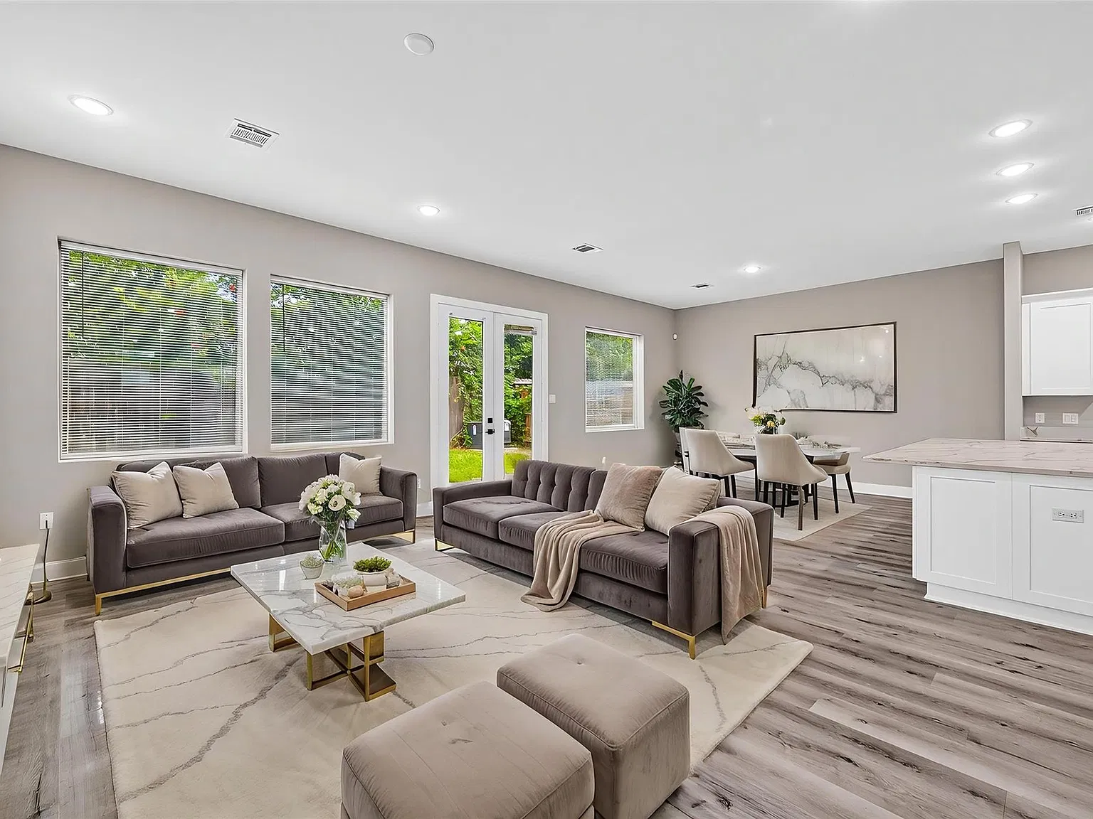 3 bed, 2.5 bath, 2222 sqft, $2,650 — Photo 3