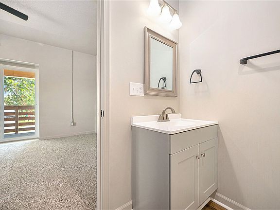 5th image of 740 Washington Blvd #E