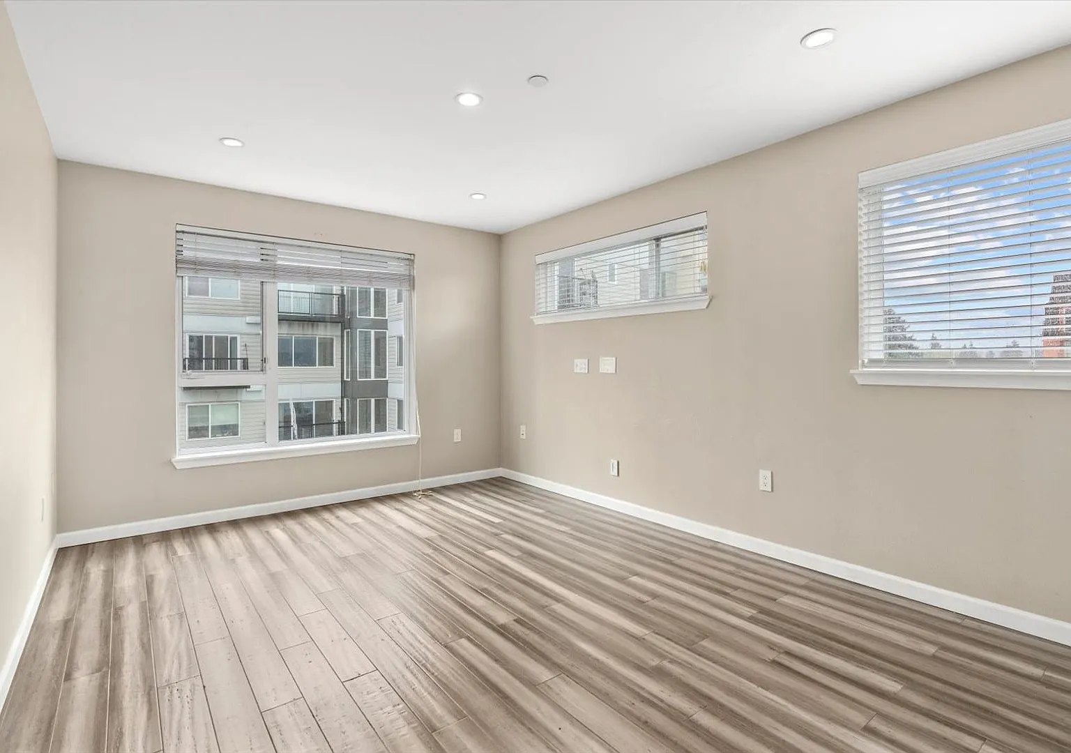 Modern 1 Bedroom and 1 Bathroom Unit Nestled in the Friendly Lake City Neighborhood of Seattle! — Photo 4