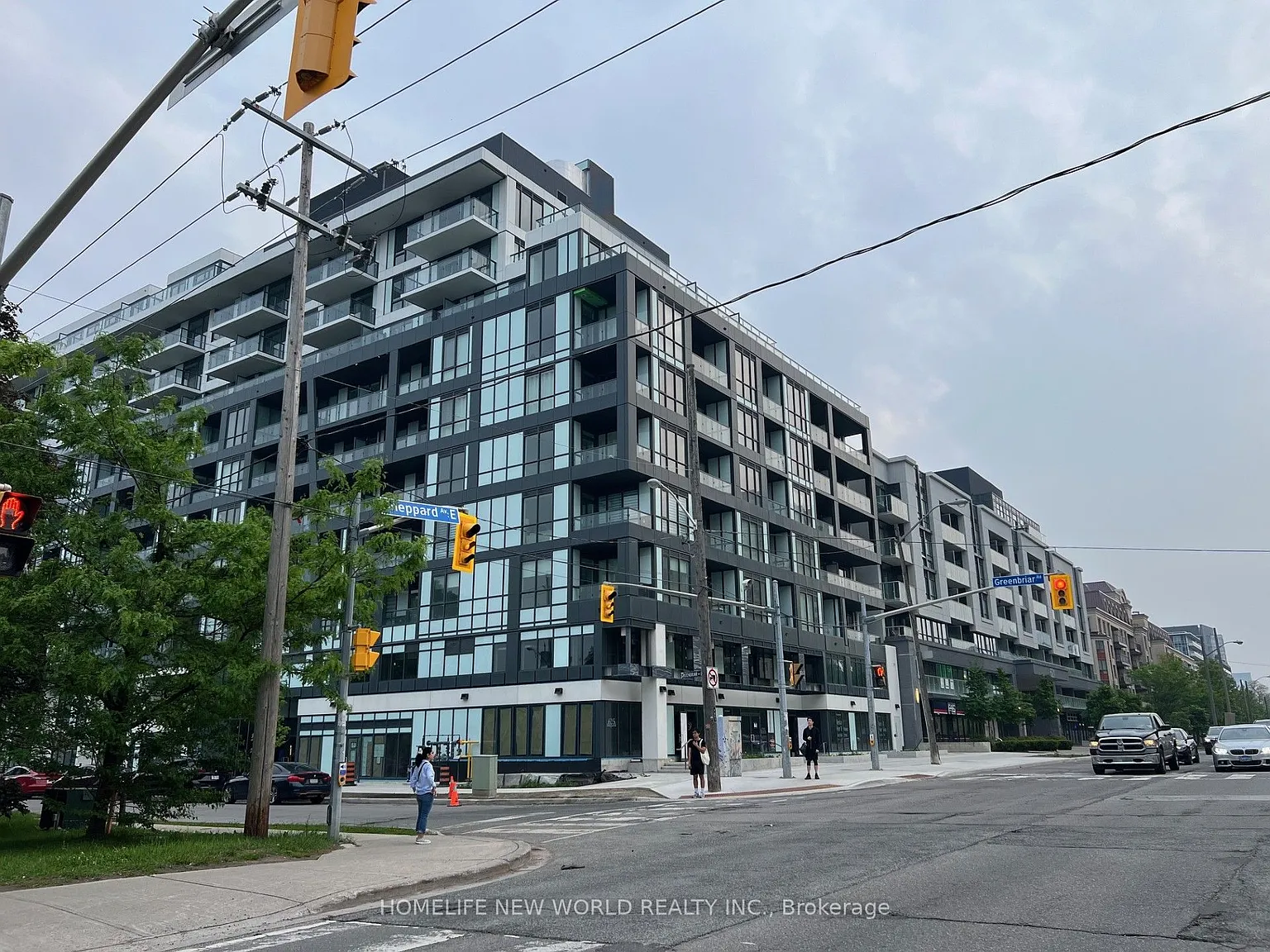 625 Sheppard — Photo 2