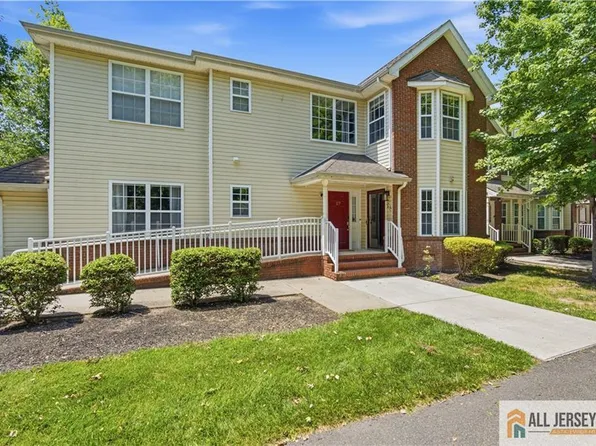 26 Forest Dr, Piscataway, NJ 08854
