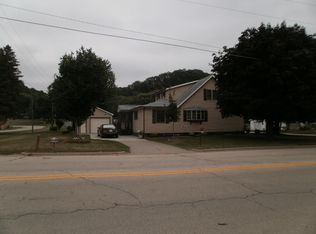 805 E Amelia St, Cassville, WI 53806