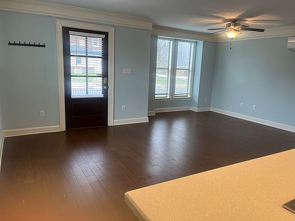 5th image of 400 Warner Ave