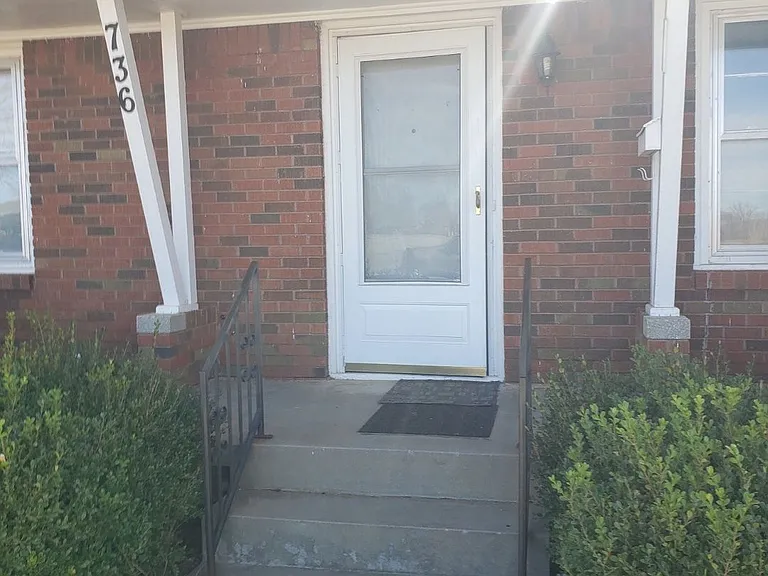 736 NE 26th St — Photo 3