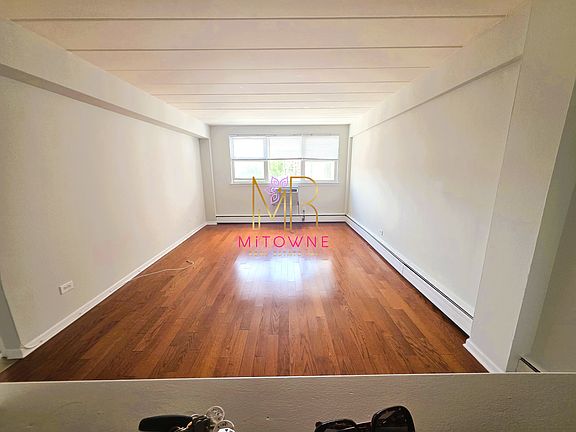 2nd image of 6821 N Sheridan Rd #4R