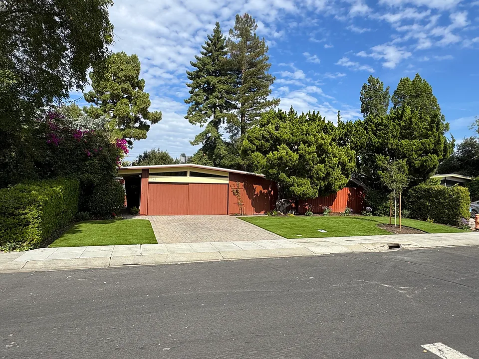 794 Montrose Ave