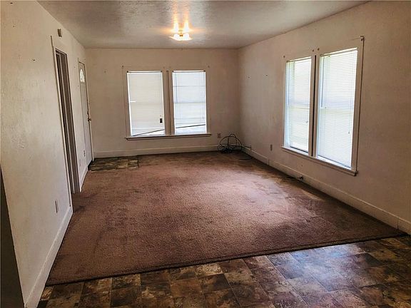 5th image of 614 Victoria Ave