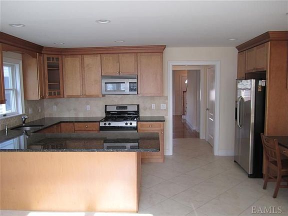 5th image of 154-156 Lakeview Ave