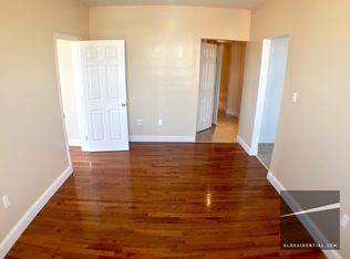3004 42nd St #2C, Astoria, NY 11103