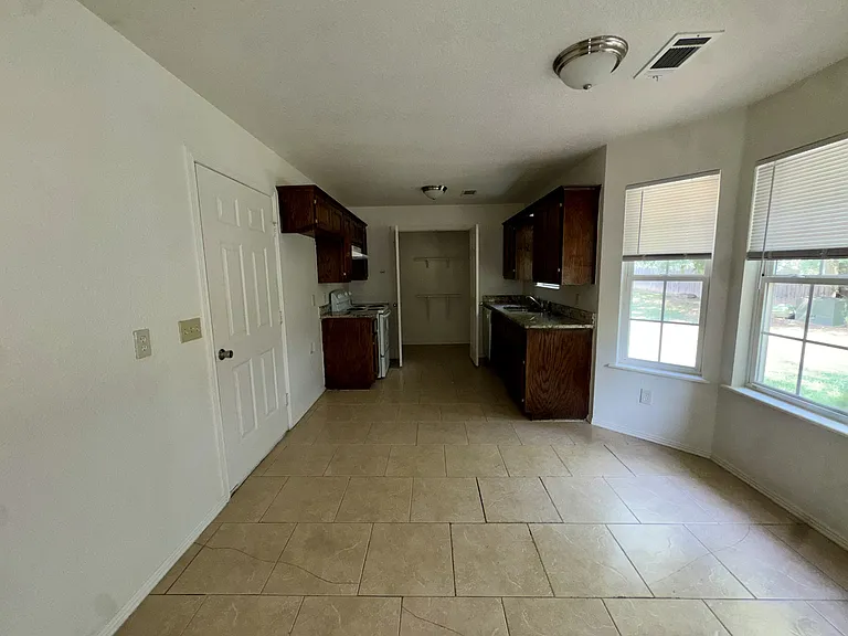 128 Lanita Dr — Photo 3