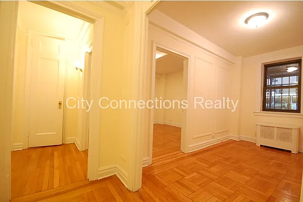 Rented by City Connections Realty | media 32