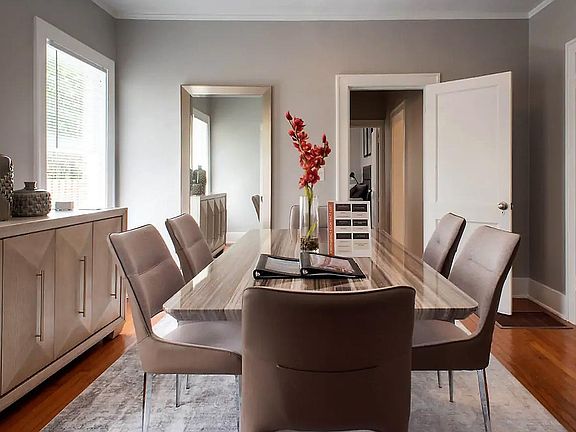 Dining seats 6 easily with additional storage.