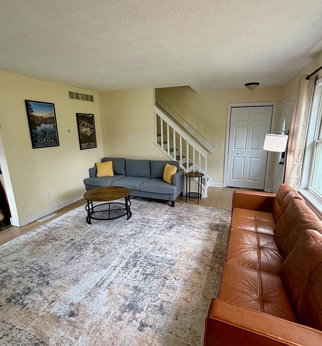 3 bed, 1555 sqft, $2,100 — Photo 1