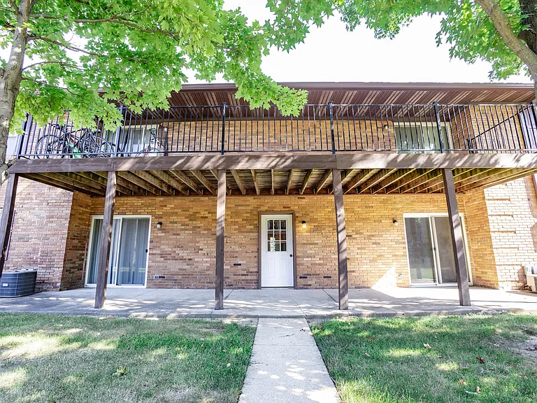Somerset Apartments — Photo 19