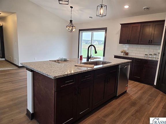 5th image of 1088 Cullen St