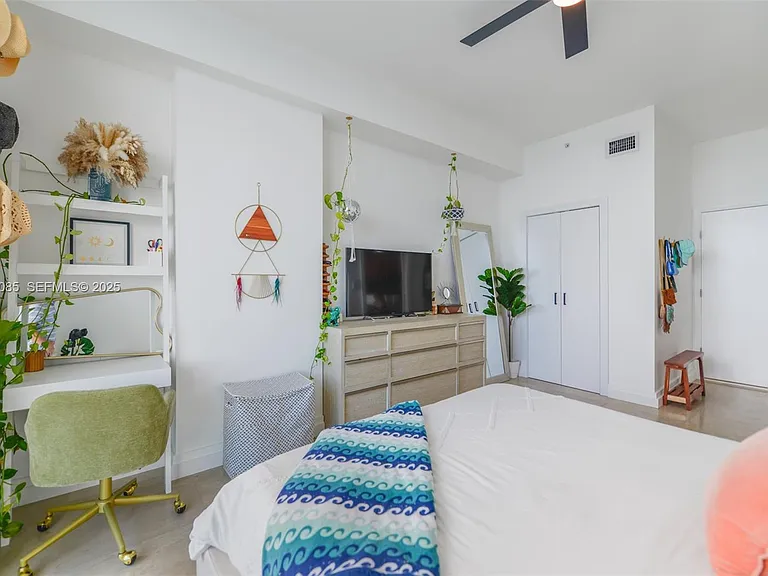 725 NE 22nd St #8D — Photo 13