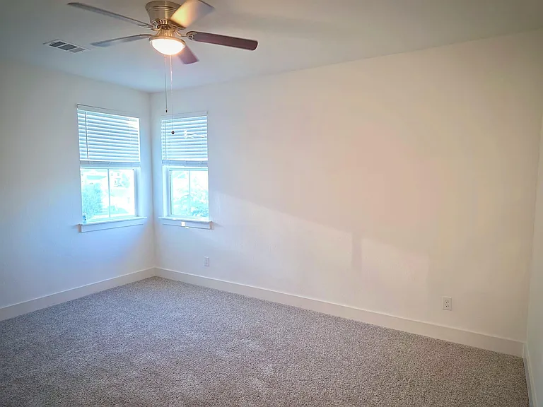 150 Elisha Dr — Photo 10