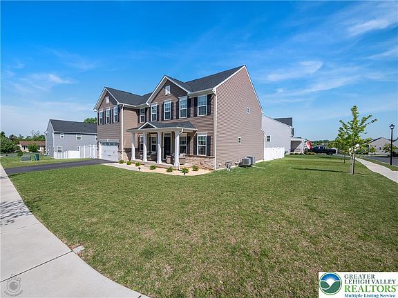 3rd image of 3955 Spear St