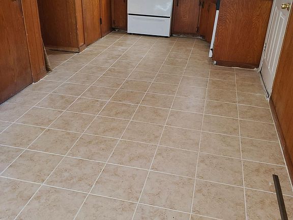 kitchen adjoins dining room 2 large pantries...one for food other for dishes