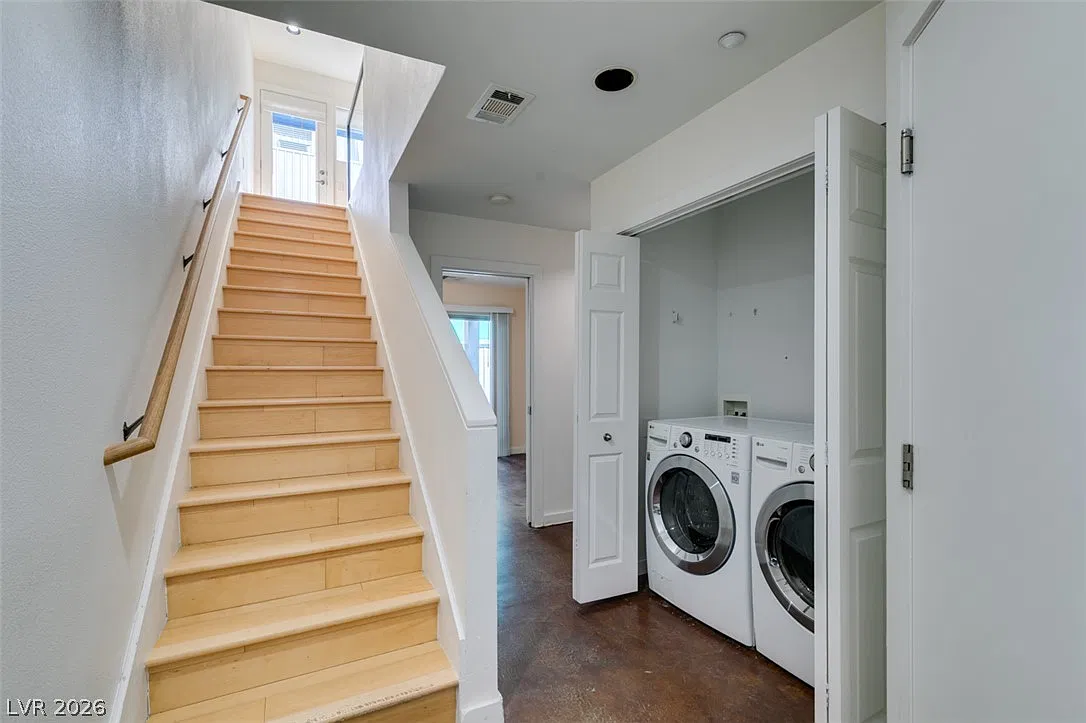 2 bed, 2.0 bath, 1877 sqft, $2,300 — Photo 4