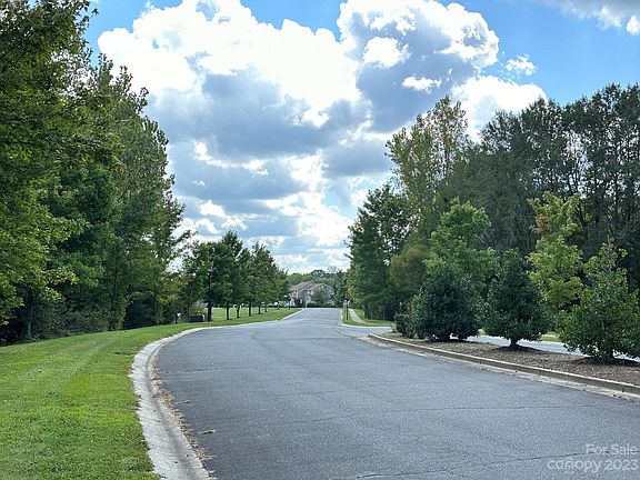 3rd image of 580 Gentle Breeze Ln