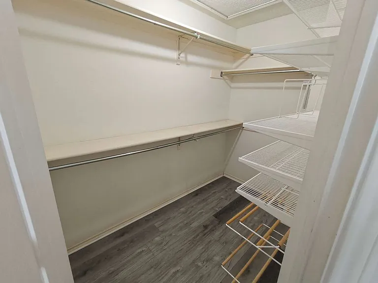 1423 Lakeshore Dr — Photo 23