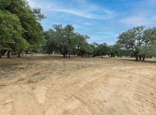 106 Grobe Ln, Fredericksburg, TX 78624