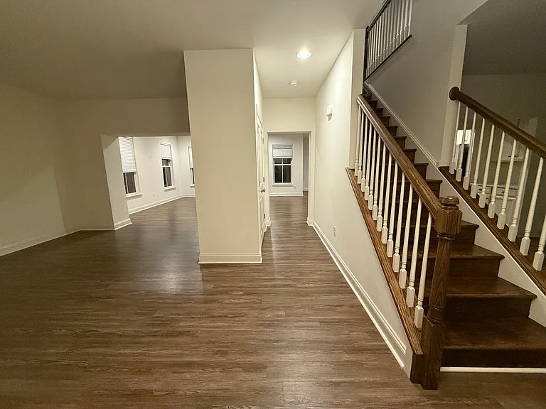1528 Schwinn St — Photo 8