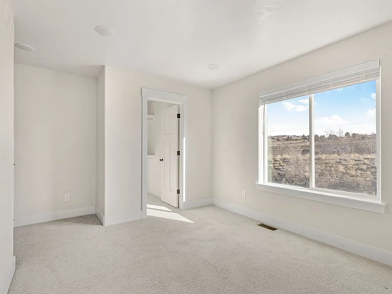 The Grove Apartments — Photo 28