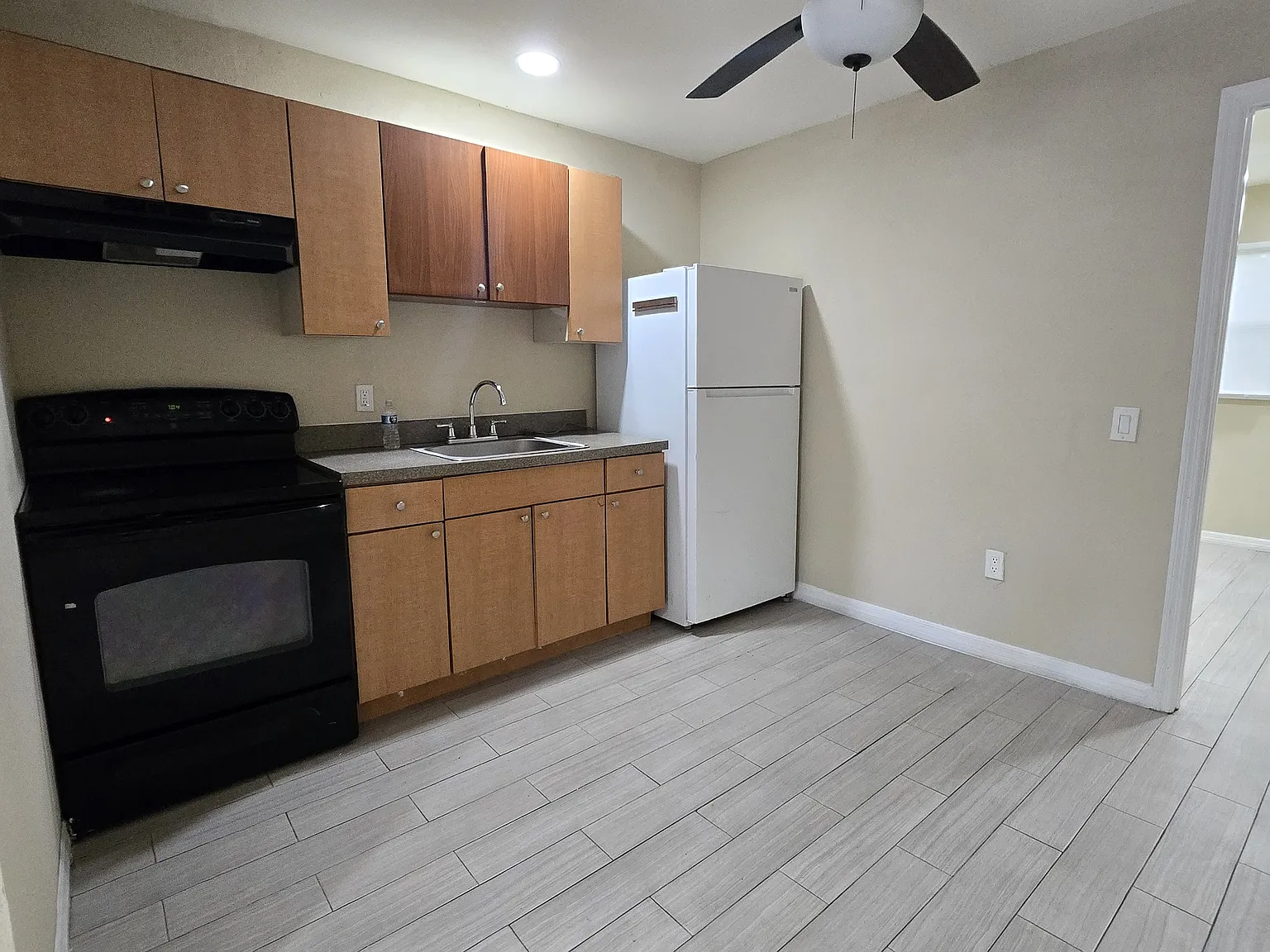 1 bed, 600 sqft, $1,000 — Photo 3