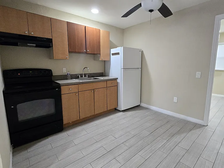 1409 W Burger St #3 — Photo 3