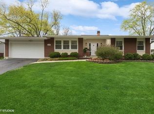 6008 Perry Dr, Woodridge, IL 60517