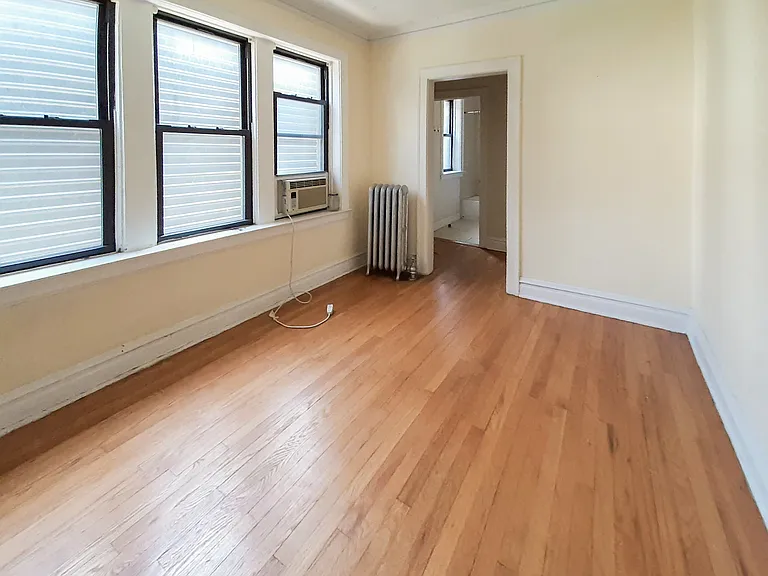 4719 1/2 N Leavitt St #3 — Photo 1
