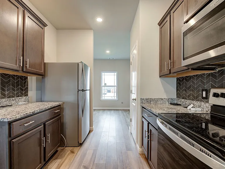 1609 Maroon Dr — Photo 19