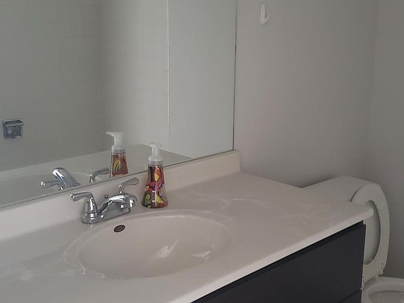 3rd image of 299 Pembridge Ln