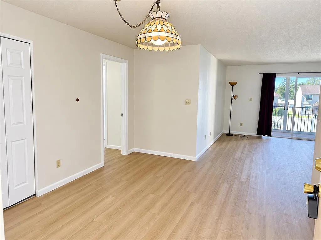 2 bed, 2.0 bath, 1148 sqft, $1,100 — Photo 2
