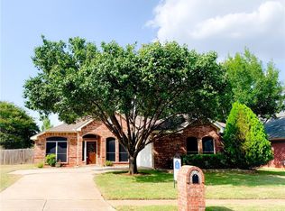 7453 Oak Park Dr, North Richland Hills, TX 76182