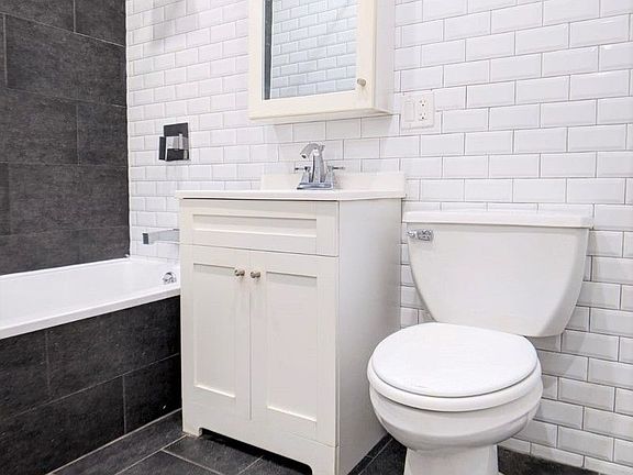 5th image of 584 Bainbridge St #2E