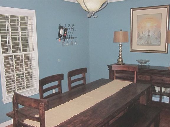 3rd image of 599 Dogwood Dr