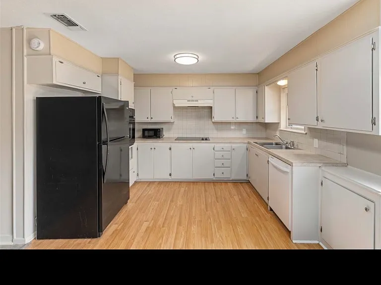 4502 Delwood Dr — Photo 4