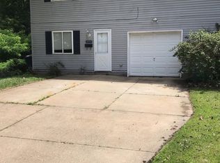 2957 Vincent St, Cuyahoga Falls, OH 44221