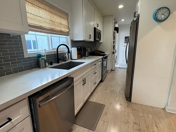 4th image of 2327 S Cloverdale Ave