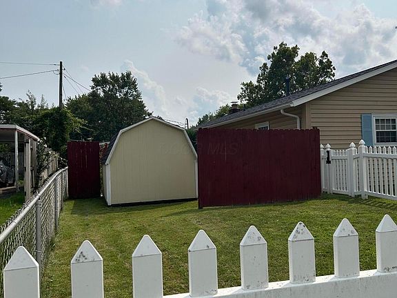 3rd image of 796 Gilmore Dr