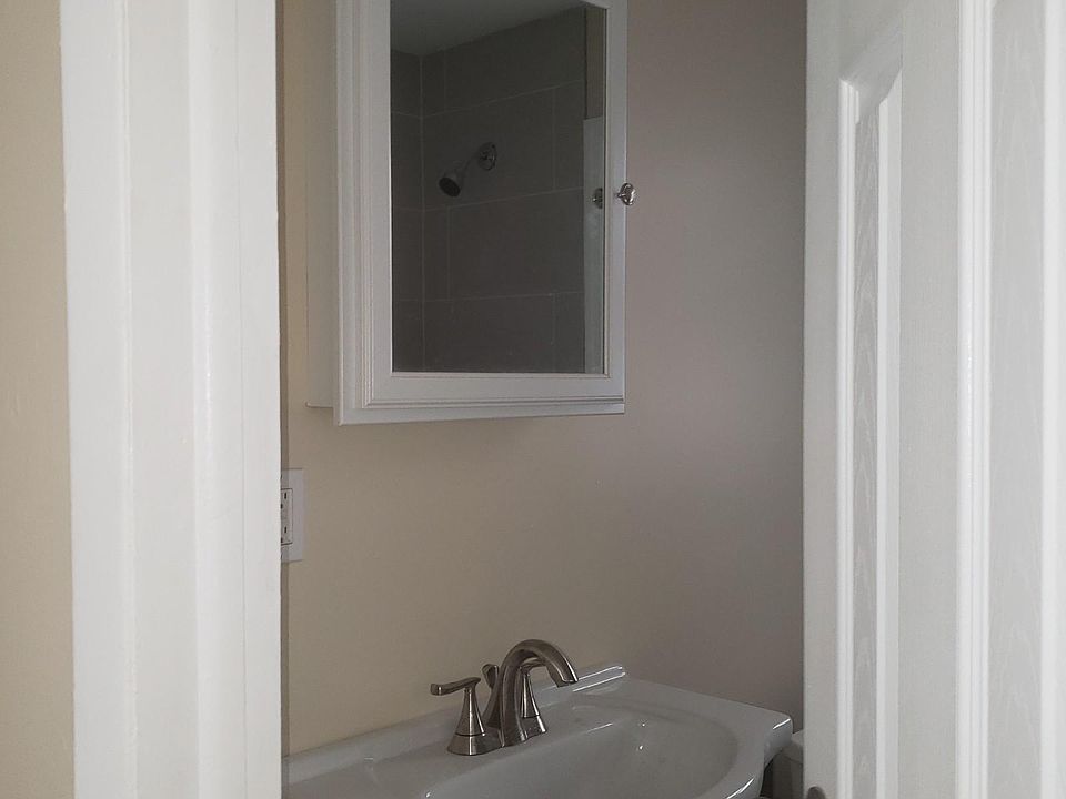 1st image of 352 S 10th Ave Floor 2