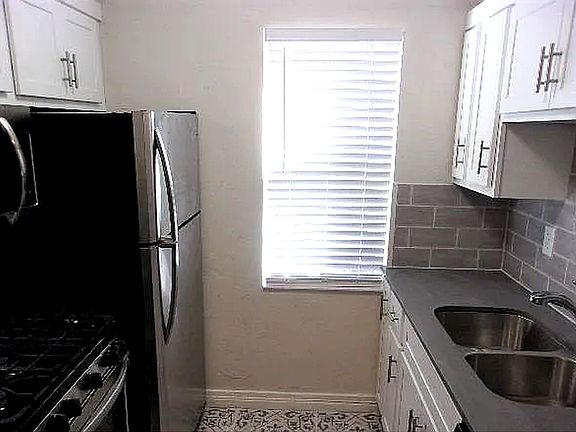 3rd image of 1718 N Indiana Ave #1